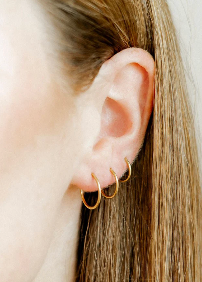 Linny Co Huggie - Infinity Hoop Gold